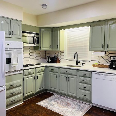 Newly Renovated Charming Home With Parking Форт-Вашингтон Екстер'єр фото