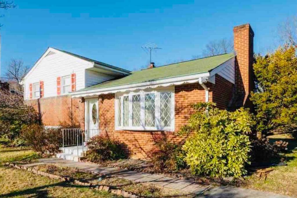 Newly Renovated Charming Home With Parking Форт-Вашингтон Екстер'єр фото